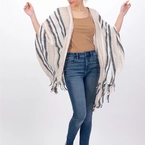 American Eagle wrap poncho duster grey/white striped Fringed Kimono Shawl OS